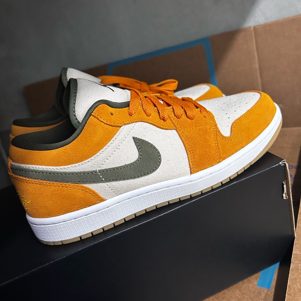 Jordan Air 1 Low SE Black and Gold Box
